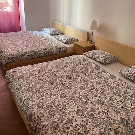 Large 3 Bedroom Family Apartment With Balcony 프라하 외부 사진